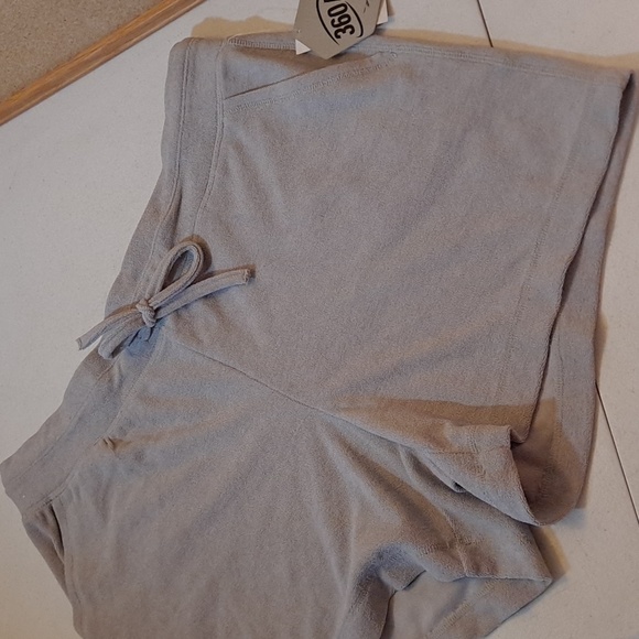 Ladies Terry cloth knit shorts by 360 Air NWT - grey - Picture 8 of 8